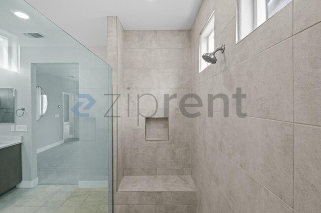 Building Photo - 285 Bear Creek Dr