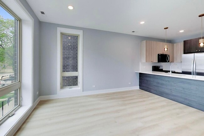 Building Photo - 6548 S Maryland Ave