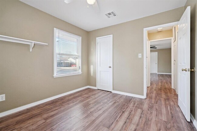 Building Photo - 317 E Key Blvd