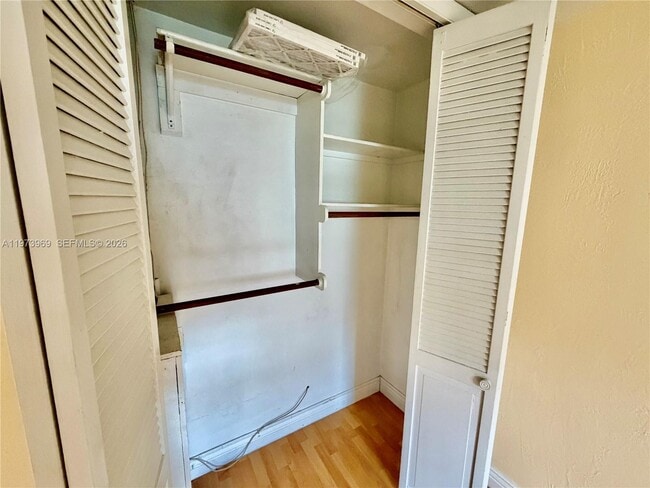 Building Photo - 510 NE 17th Ave