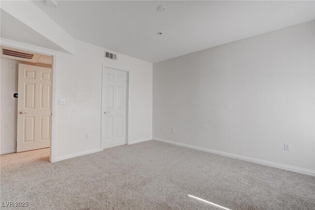 Building Photo - 6955 N Durango Dr