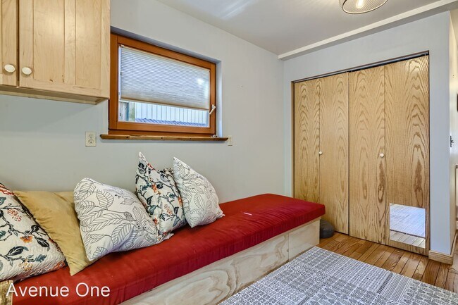 Building Photo - 4 br, 3 bath House - 1614 32nd Ave