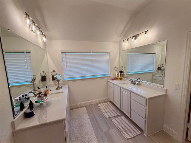 Building Photo - 218 Oakcrest Dr