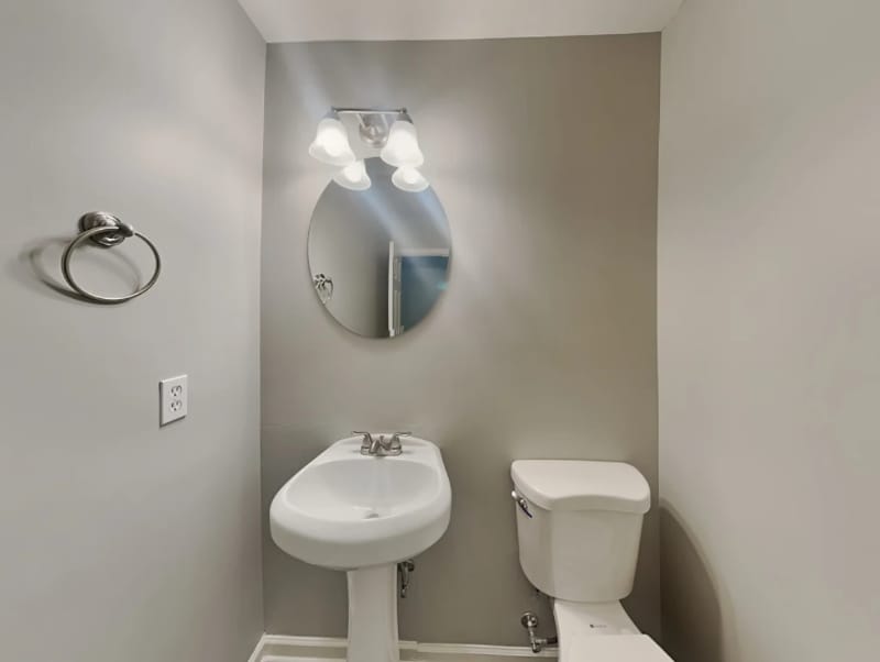 Building Photo - 1304 Crandon Dr