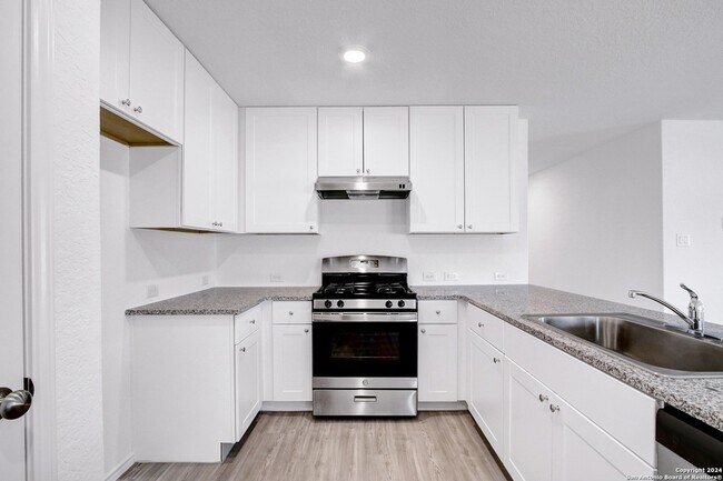 Building Photo - 15115 Greenfield Ml