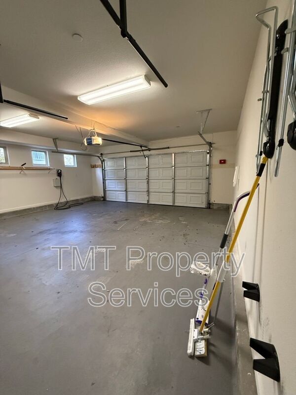 Building Photo - 242 Lucas Ln