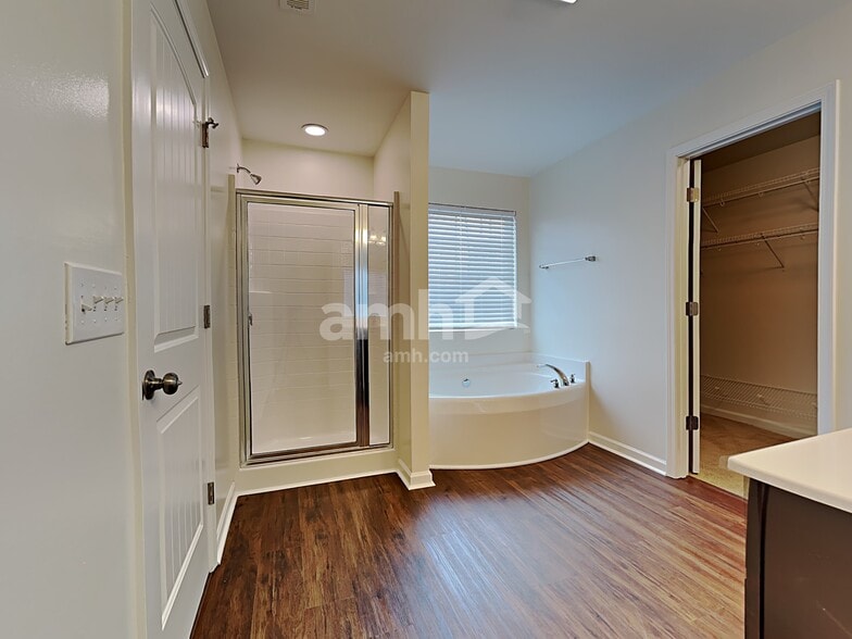 Building Photo - 5 Chadbrook Ct