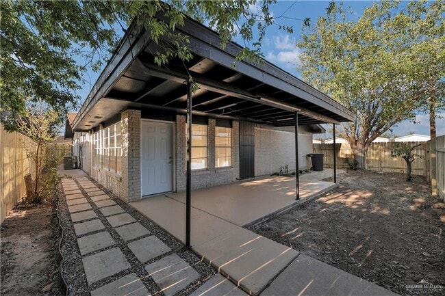 Building Photo - 2524 Fir Ave
