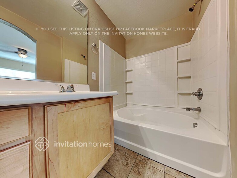 Building Photo - 4648 E Laurel Ave