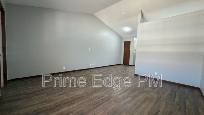 Building Photo - 4621 Prescott Ave