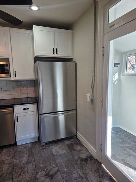 Building Photo - 2 Pennsylvania St