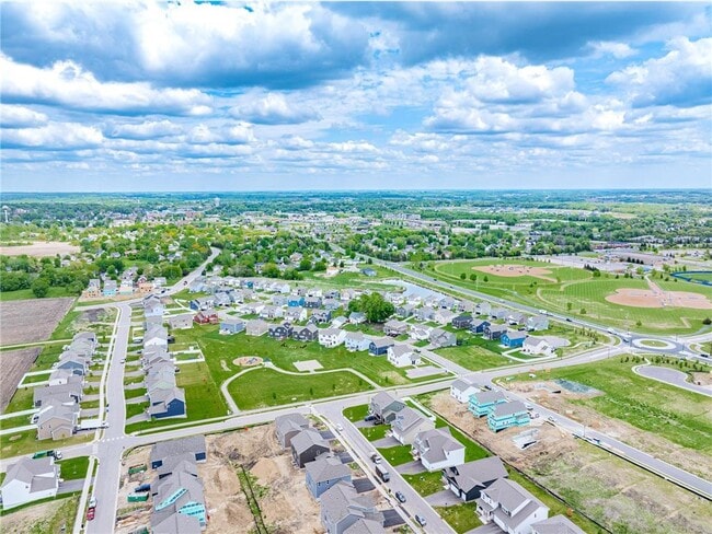 Building Photo - 717 Winterberry Ln