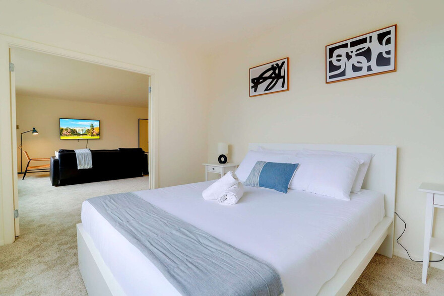 Building Photo - 1600 S Eads St