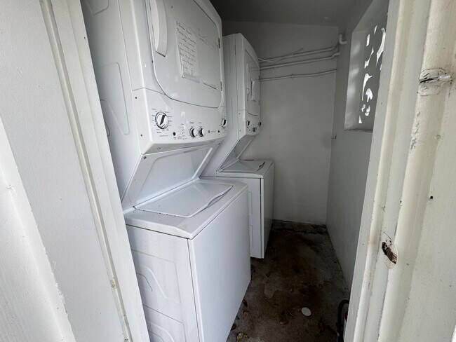 Building Photo - 1235 Beach Rd