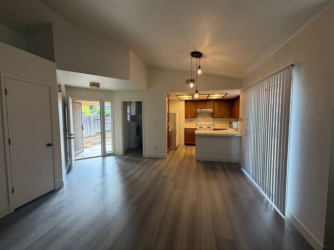 Building Photo - RV Access!