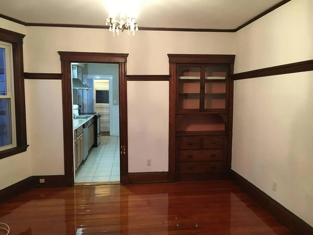 Dinning Room - 4 Wilson Ave