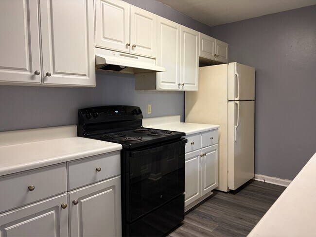 Building Photo - 902 Tomahawk Ct