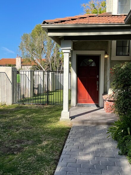 Building Photo - 29752 Strawberry Hill Dr