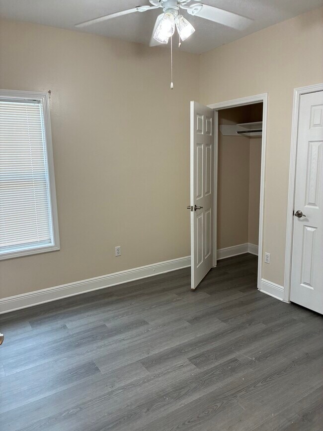 Building Photo - Beautiful 2/1 in Bay St. Louis, MS