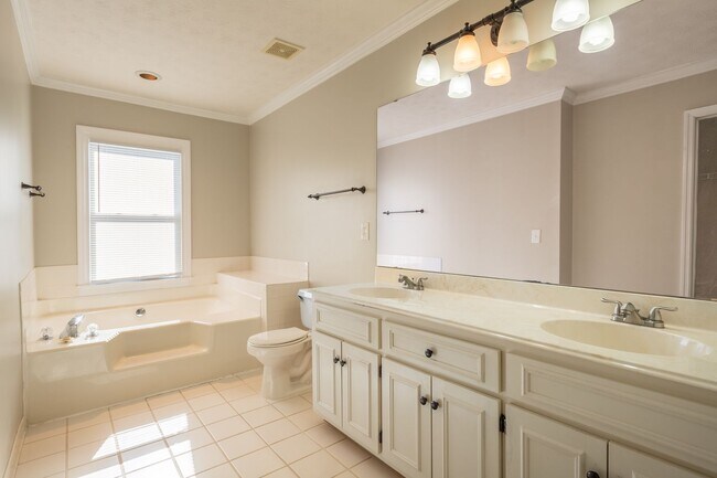 Building Photo - Primrose Walk