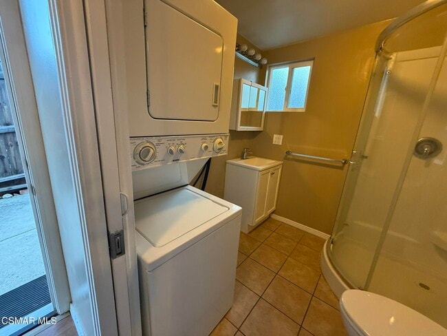 Building Photo - 2905 Foothill Dr