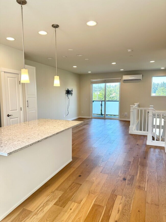 Building Photo - Modern 3-bed, 2.5-bath Townhome in Lake Forrest Park!