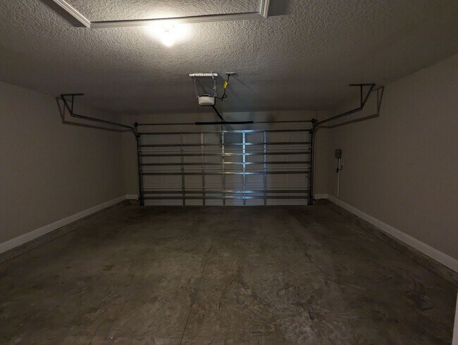 Building Photo - 768 Narvarez Ave