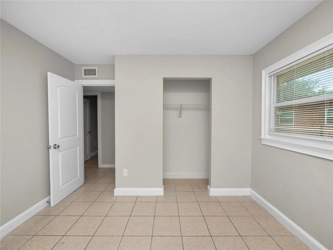 Building Photo - 3440 Milner Dr S