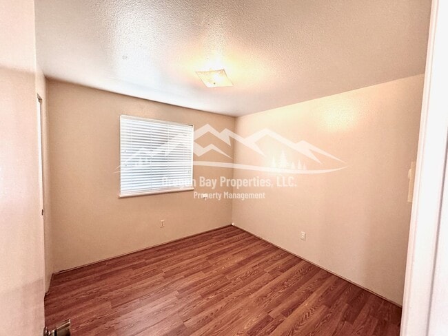 Building Photo - Dog Friendly Bandon Home: 3 bdrm / 1 ba