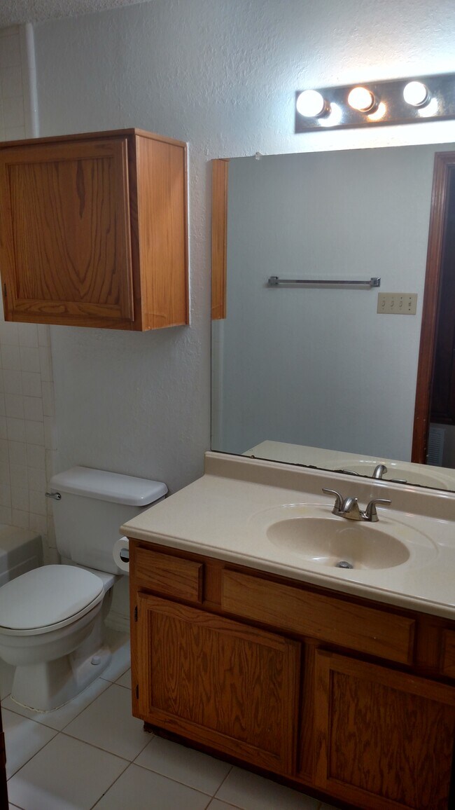 Building Photo - 2618 Trumpet Dr