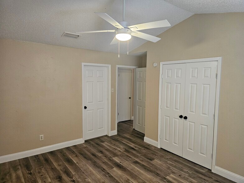 Building Photo - 2500 E Park Blvd