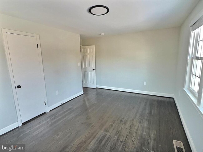 Building Photo - 2913 Fairlawn St