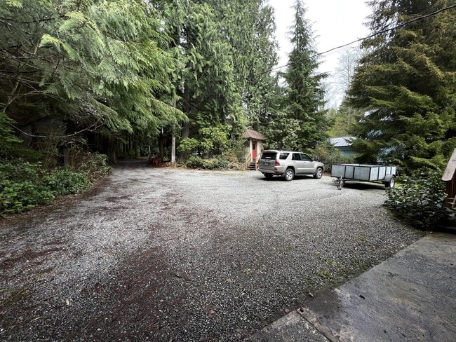 Building Photo - 31 SW Lake Roesiger Rd