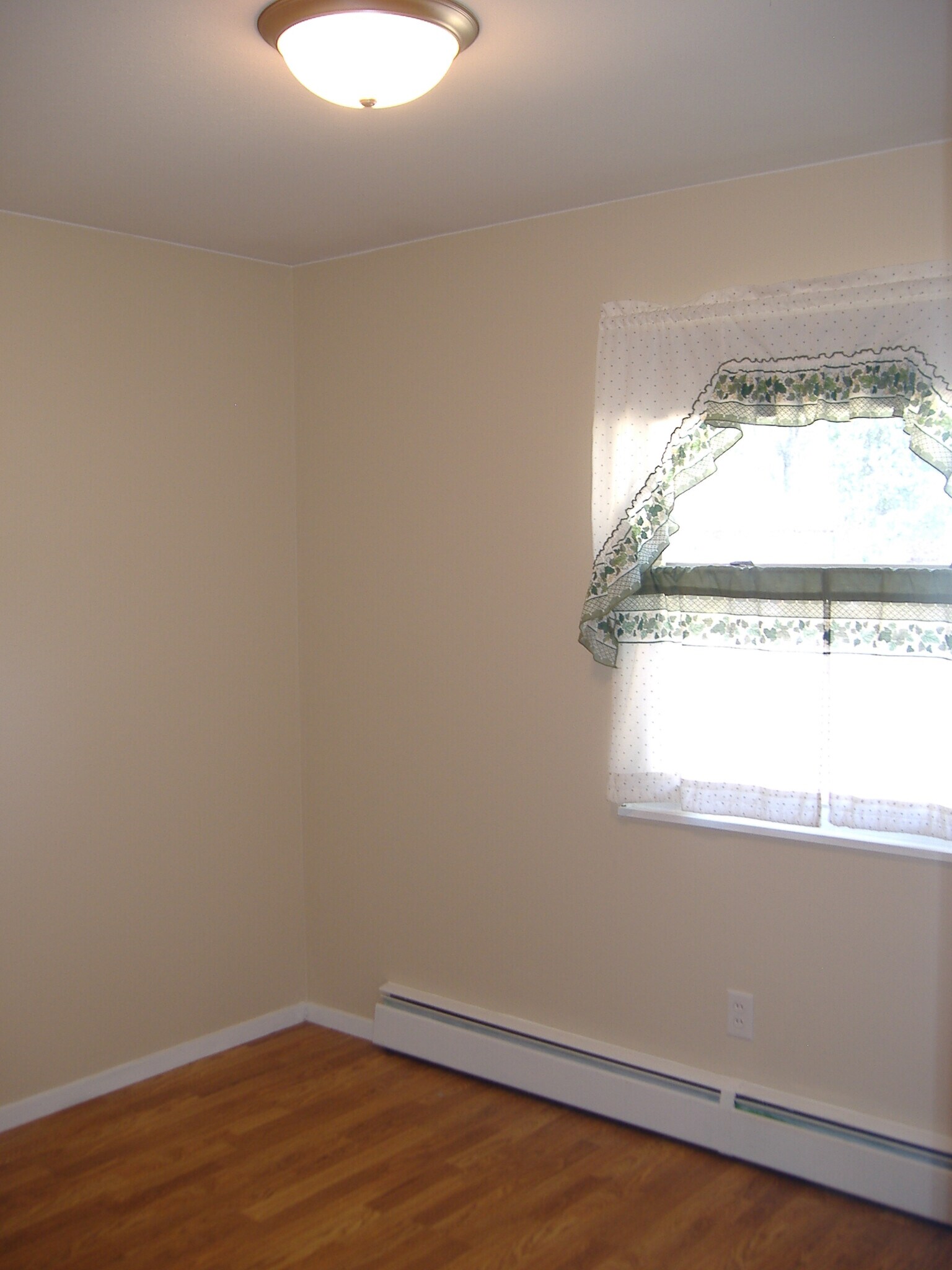 Building Photo - 717 6th Ave