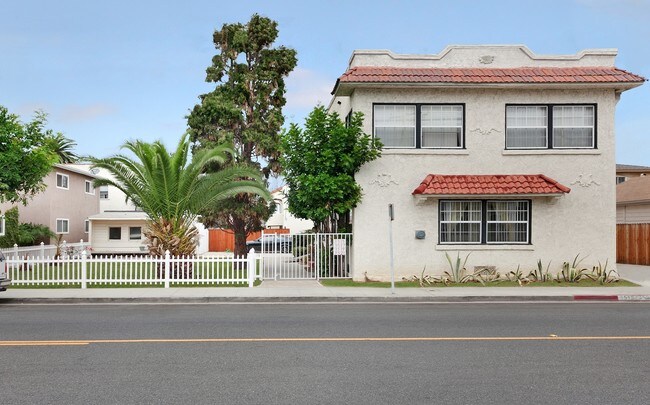 Primary Photo - 3515 E 10th St