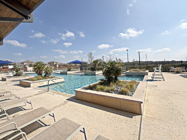 Building Photo - 5131 Blind Shot