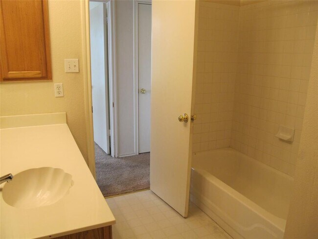 Building Photo - 2011 Jasper Ln