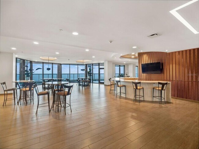 Building Photo - 1 Beach Dr SE