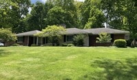 Building Photo - 926 Laurelwood Rd