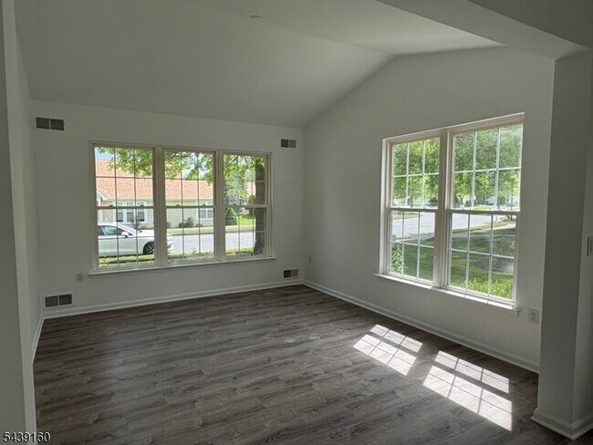 Building Photo - 37 Stafford Ln