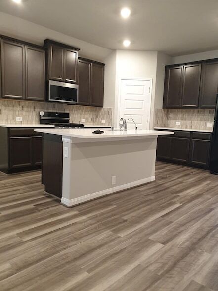 Building Photo - 511 Ellwood Terrace Ln