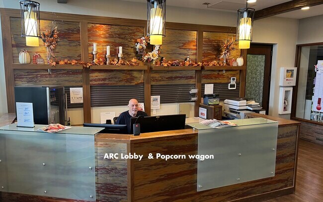 Building Photo - Golfside Villa