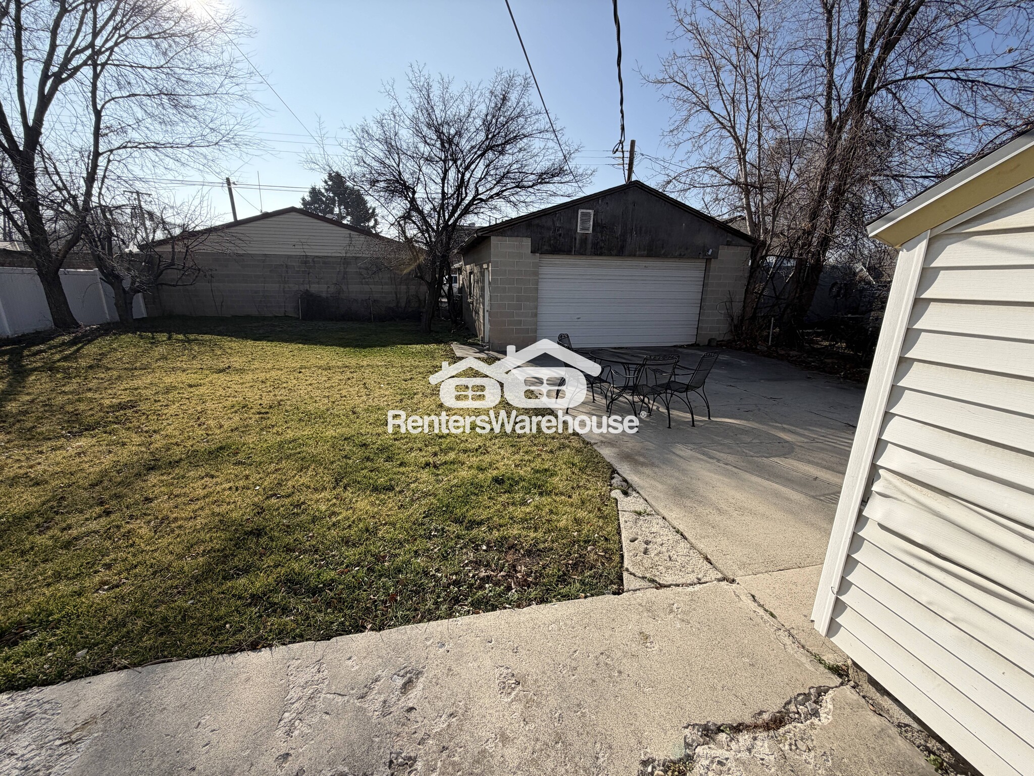 Building Photo - 318 E Oakland Ave