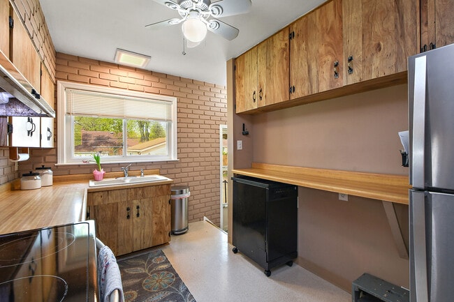 Building Photo - 18450 Homewood Ave