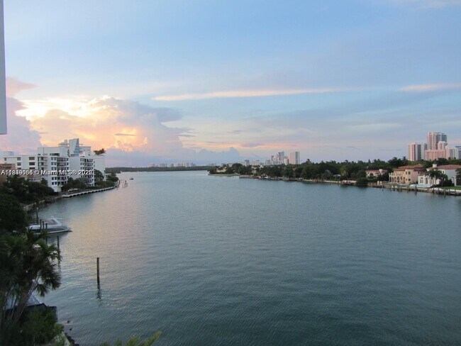 Building Photo - 9821 E Bay Harbor Dr