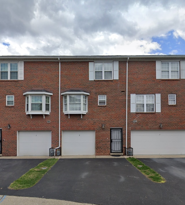 One car garage - 5 Downing St