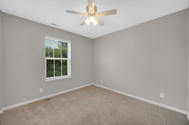 Building Photo - 1115 Goldfinch Ave