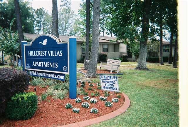 Building Photo - Hillcrest Villas