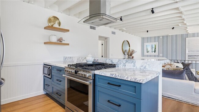 Building Photo - 6601 Seashore Dr