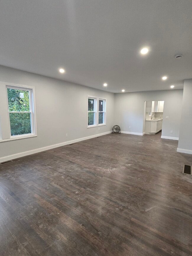 Building Photo - 70 Lancaster St